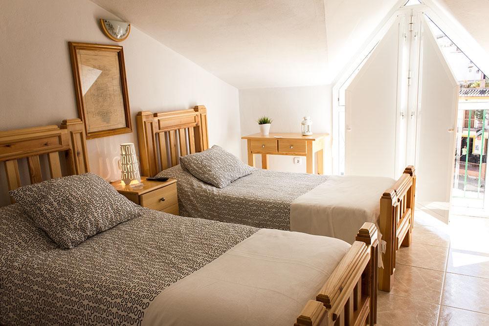 Hostal Sango Sierra De Las Nieves Alozaina エクステリア 写真